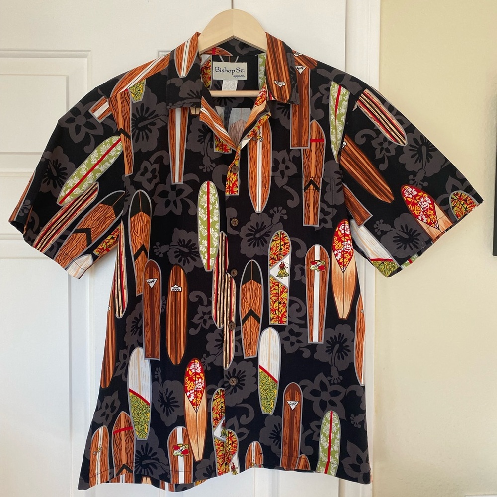 Bishop Sr. Apparel surfboard shirt size Medium 100% cotton.